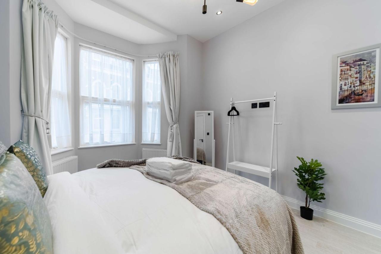 Stunning 3 Bed 3 Bath Townhouse Appartement