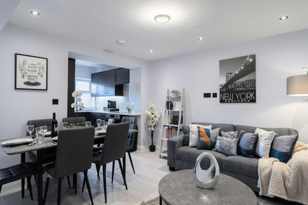 Appartement Stunning 3 Bed 3 Bath Townhouse Londen