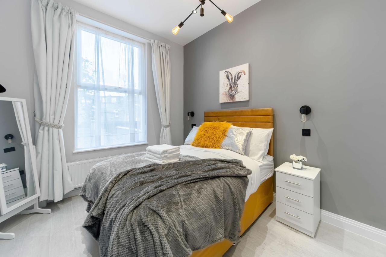 Stunning 3 Bed 3 Bath Townhouse Appartement