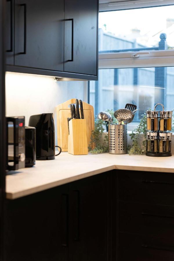 Stunning 3 Bed 3 Bath Townhouse Appartement *