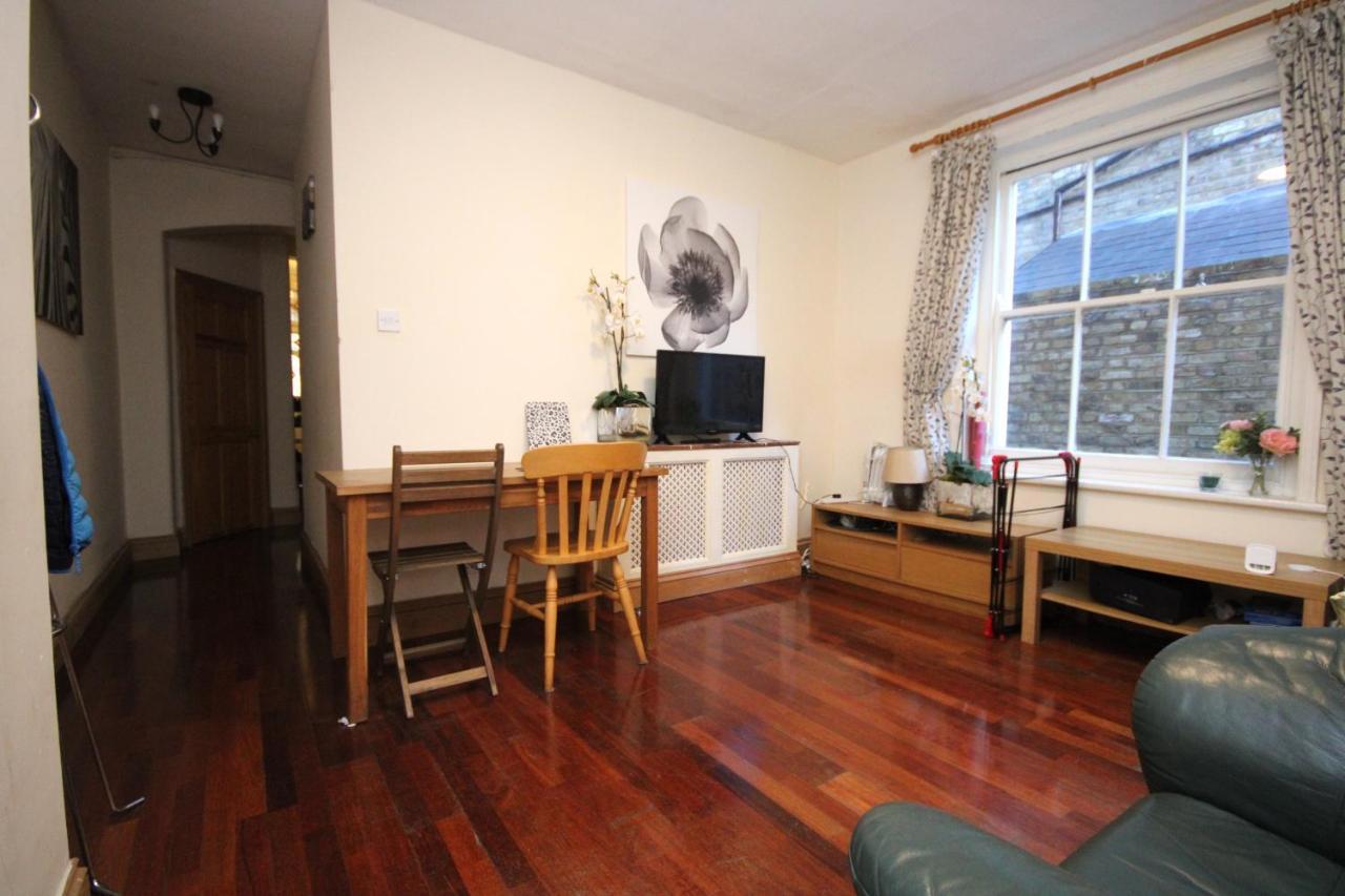 Three Bedroom Flat With Garden In Fulham Apartment London