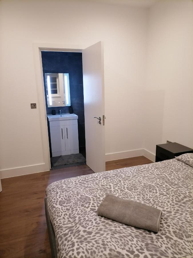Stunning By Nine Elms Station Guest house