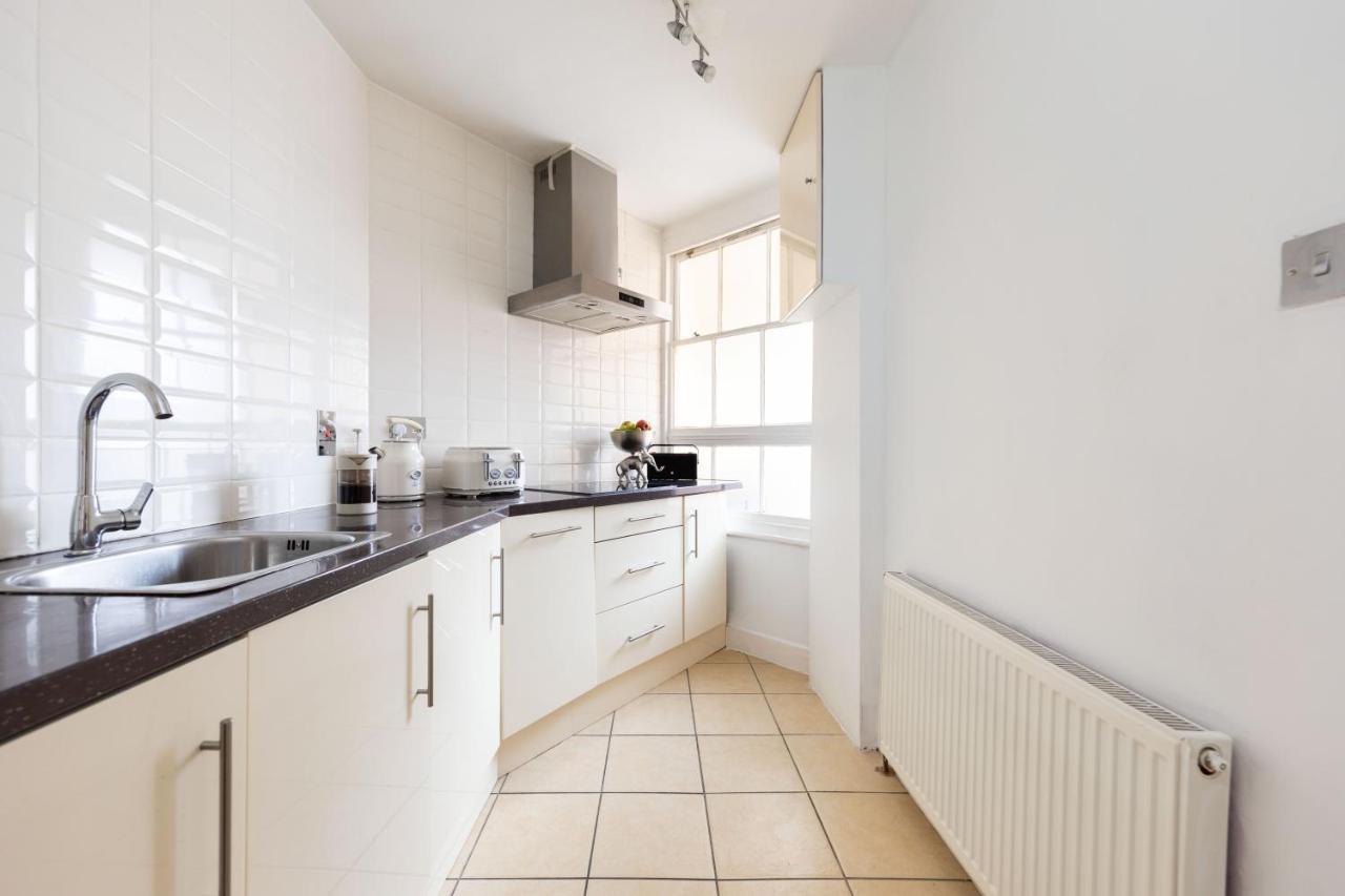 Spacious 1 Bed Oxford Street - Sleeps 4 Appartement Londen