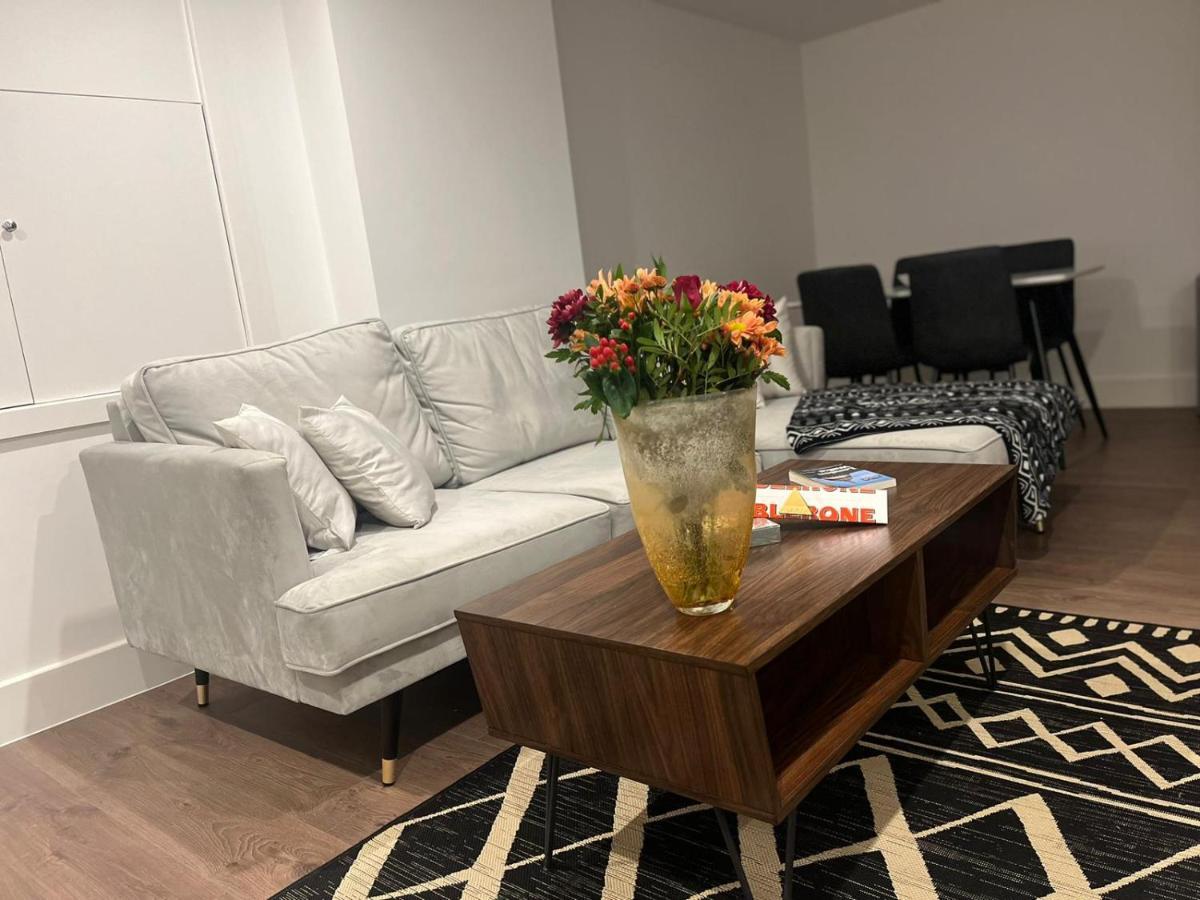 Stunning By Nine Elms Station Guest house