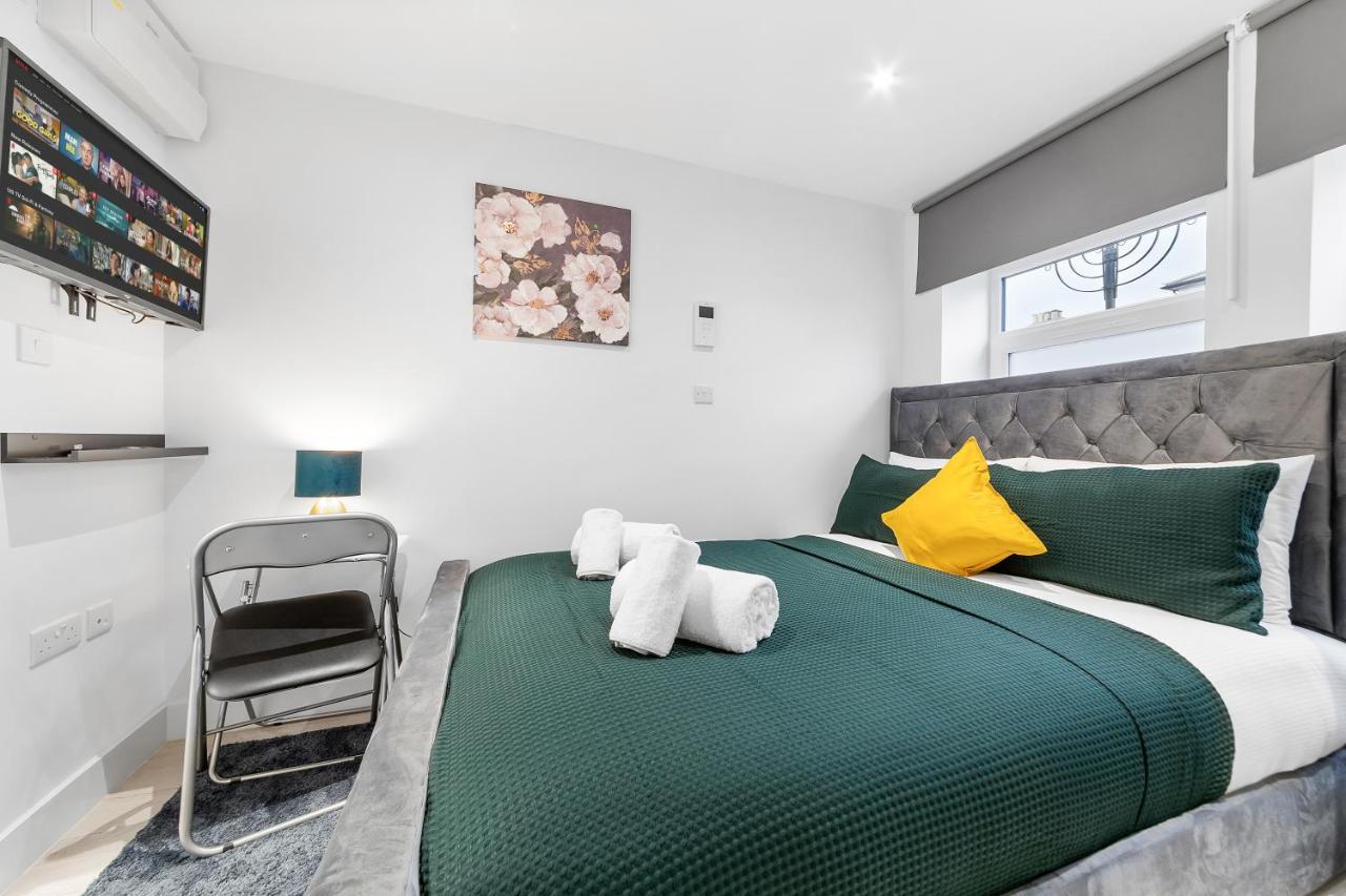 Guest house Crystal Palace Suites