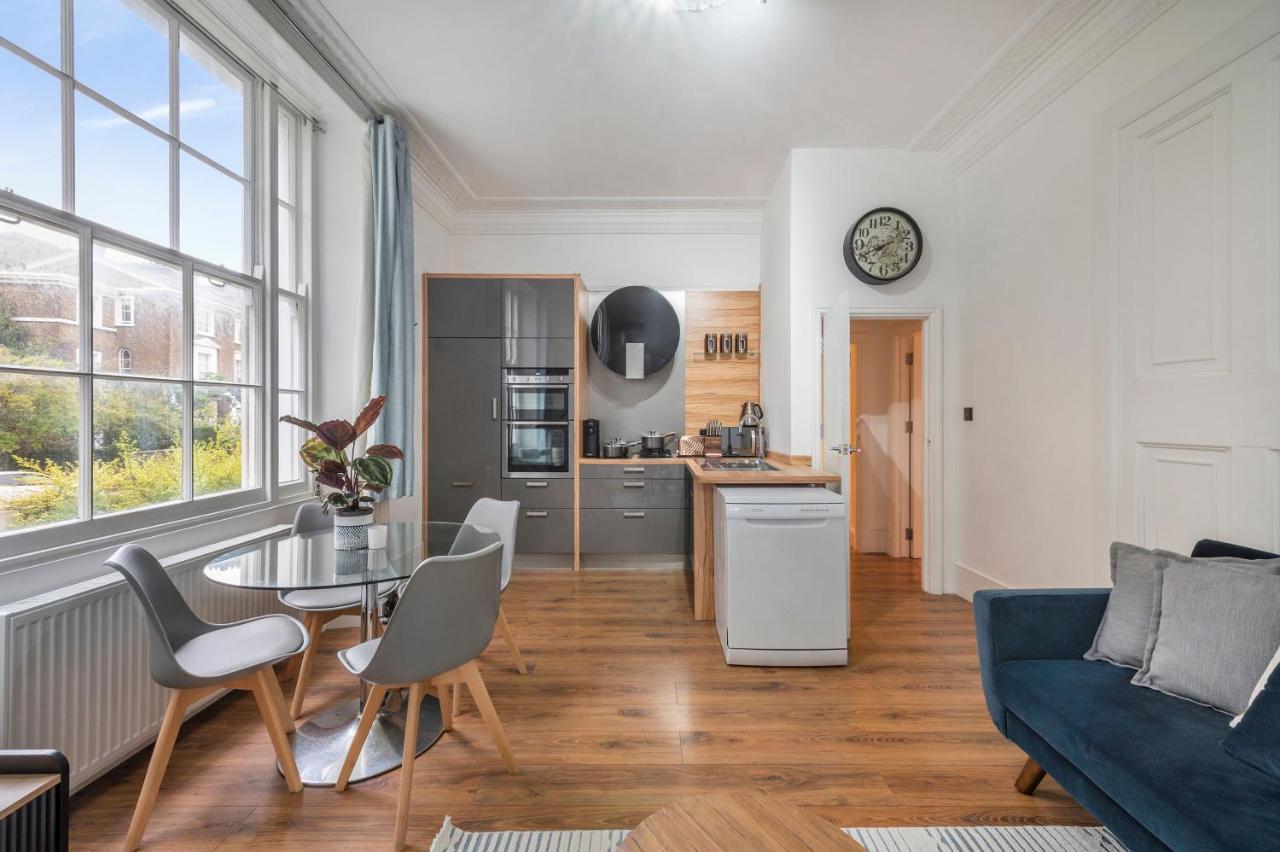 Apartment Spacious Two Bedroom By Zoo