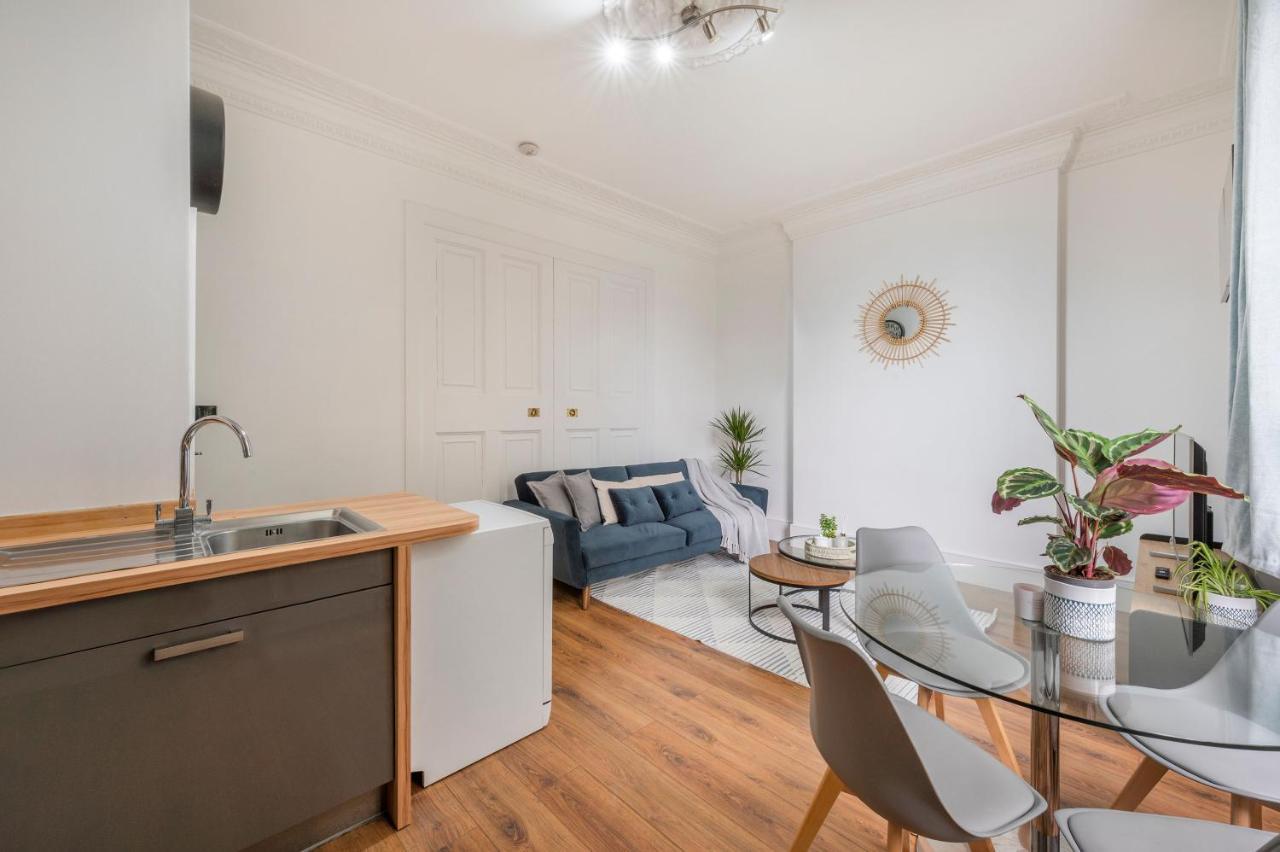 Apartment Spacious Two Bedroom By Zoo
