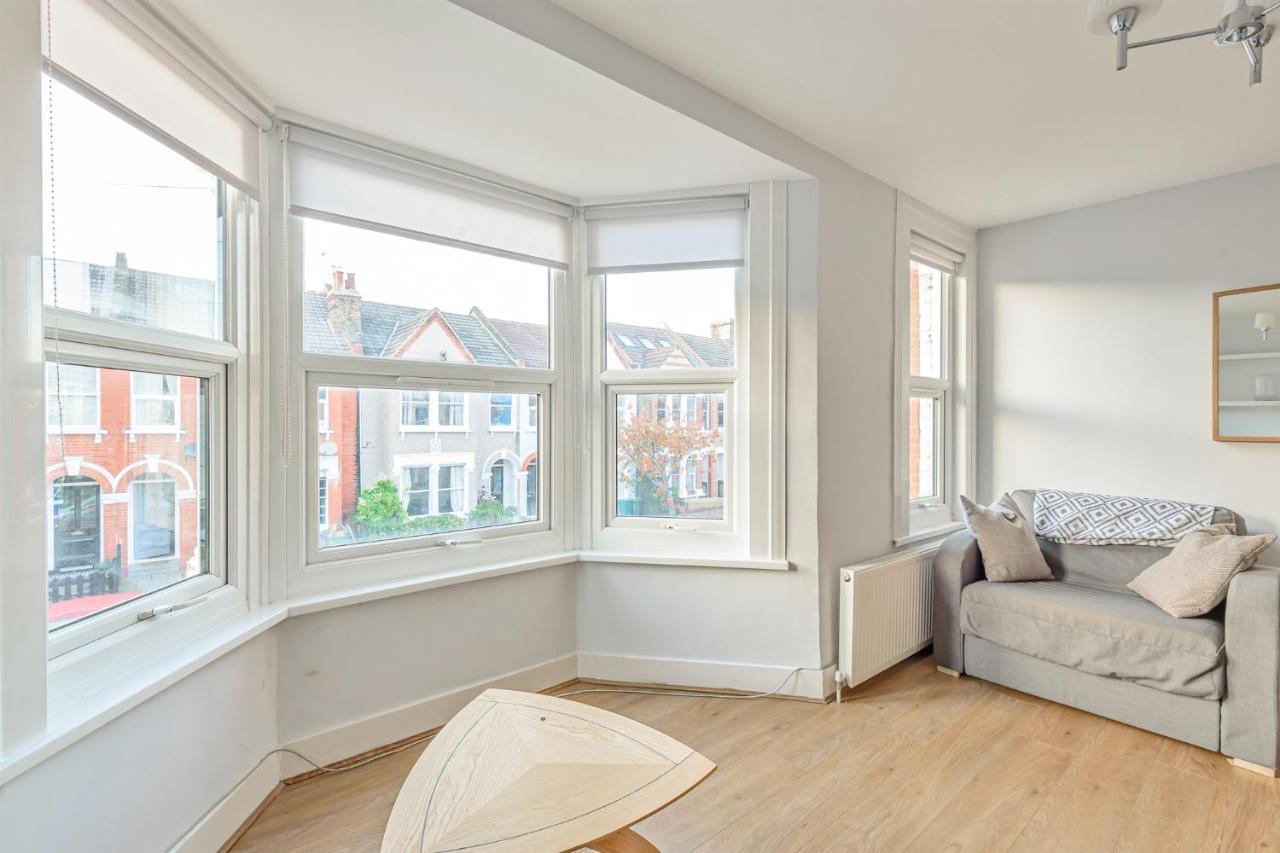 Homely 1-bed In Vibrant Zone 3 Apartment