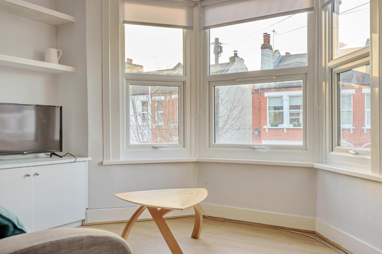 Apartment Homely 1-bed In Vibrant Zone 3 London