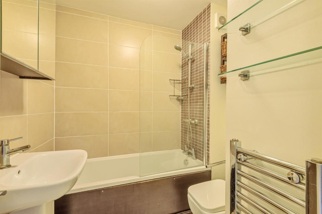 Homely 1-bed In Vibrant Zone 3