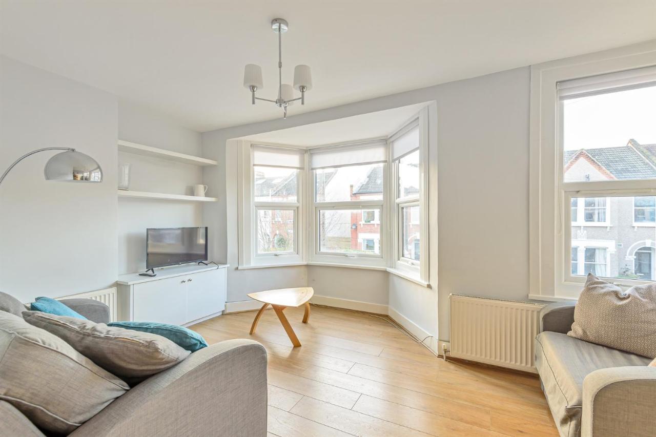 Homely 1-bed In Vibrant Zone 3 *