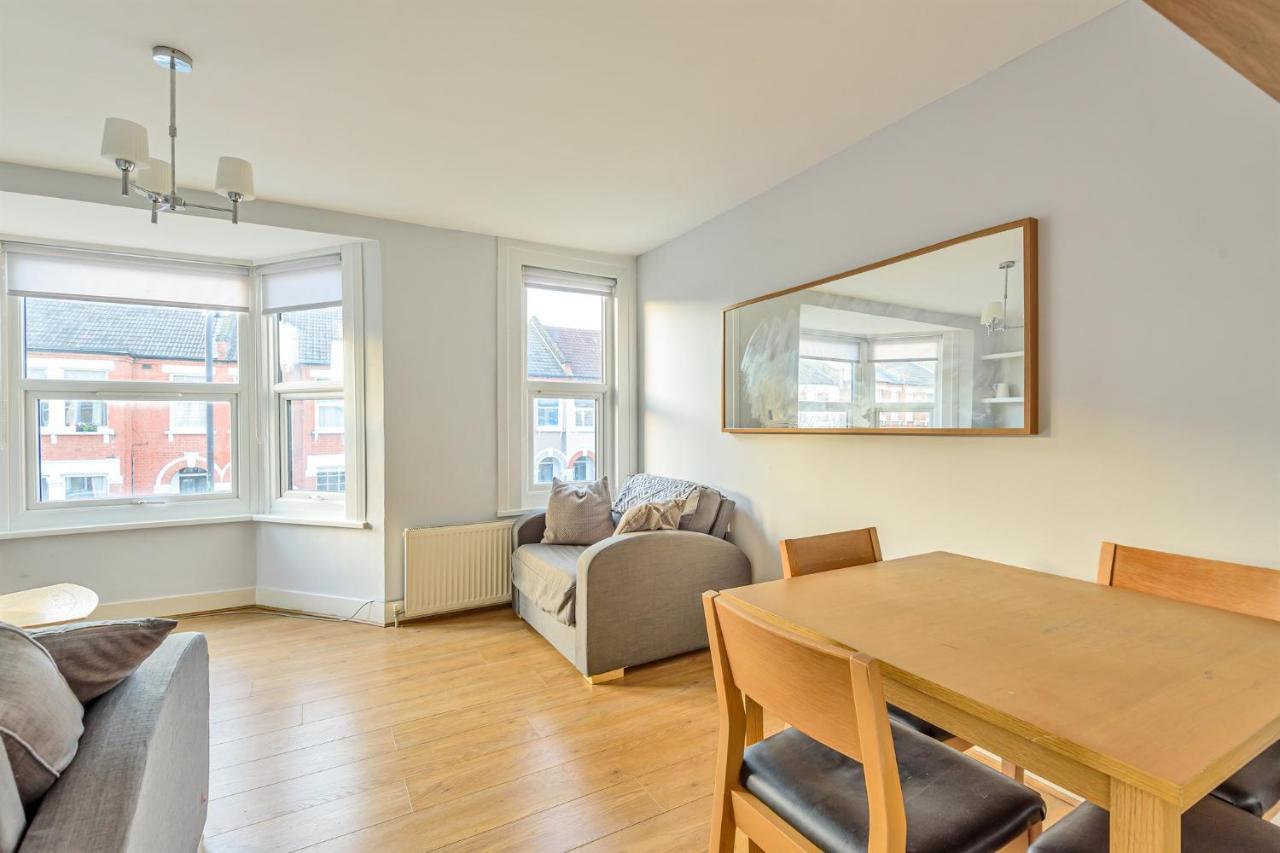 Homely 1-bed In Vibrant Zone 3 Apartment