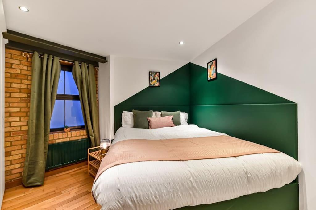 Spacious 2 Bed Urban Jungle Flat,