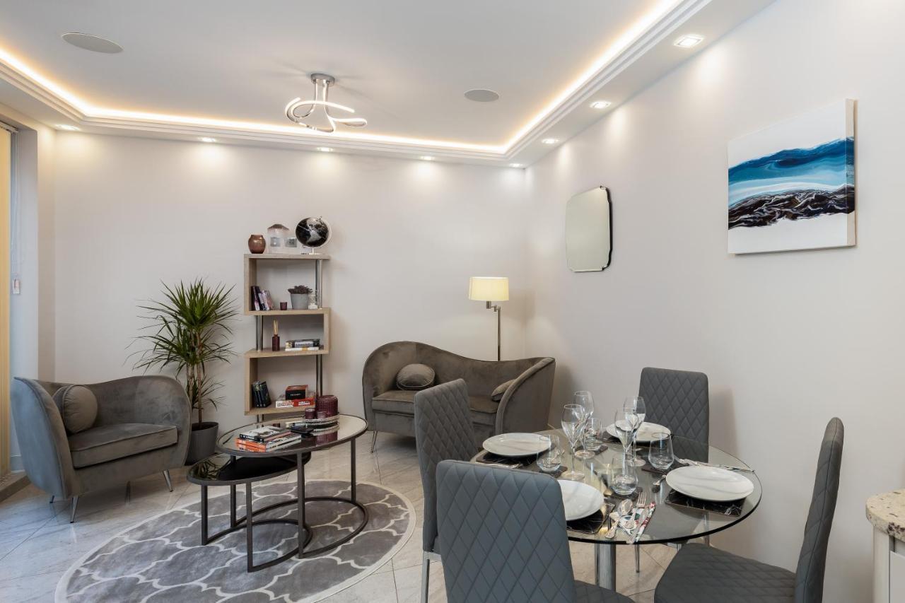 Stunning 2 Bed 2 Bath With Private Patio * London