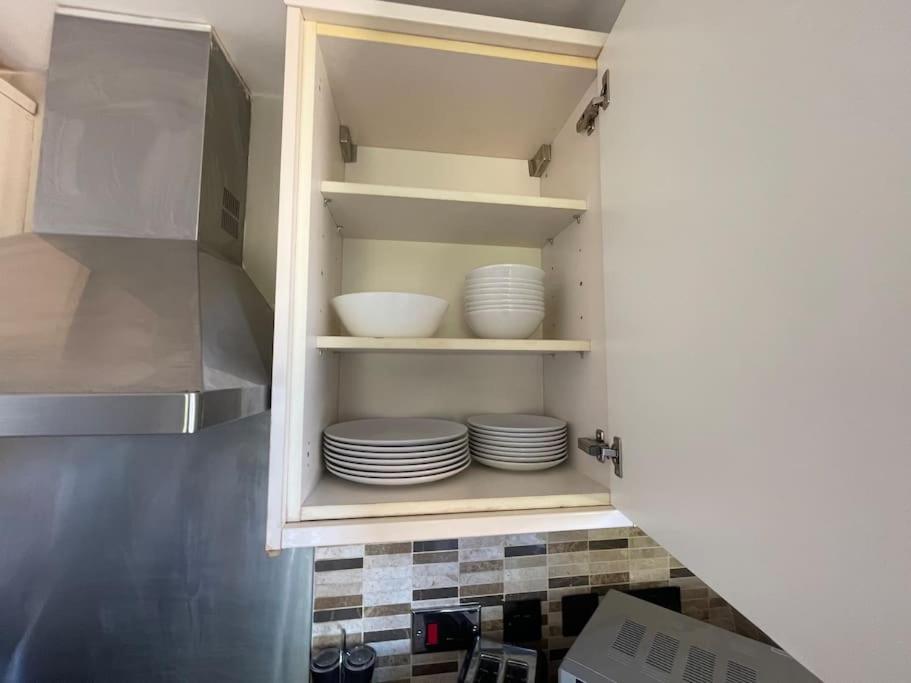 Lovely Two Bed Flat Appartement *