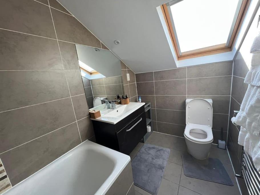 Lovely Two Bed Flat * Londen