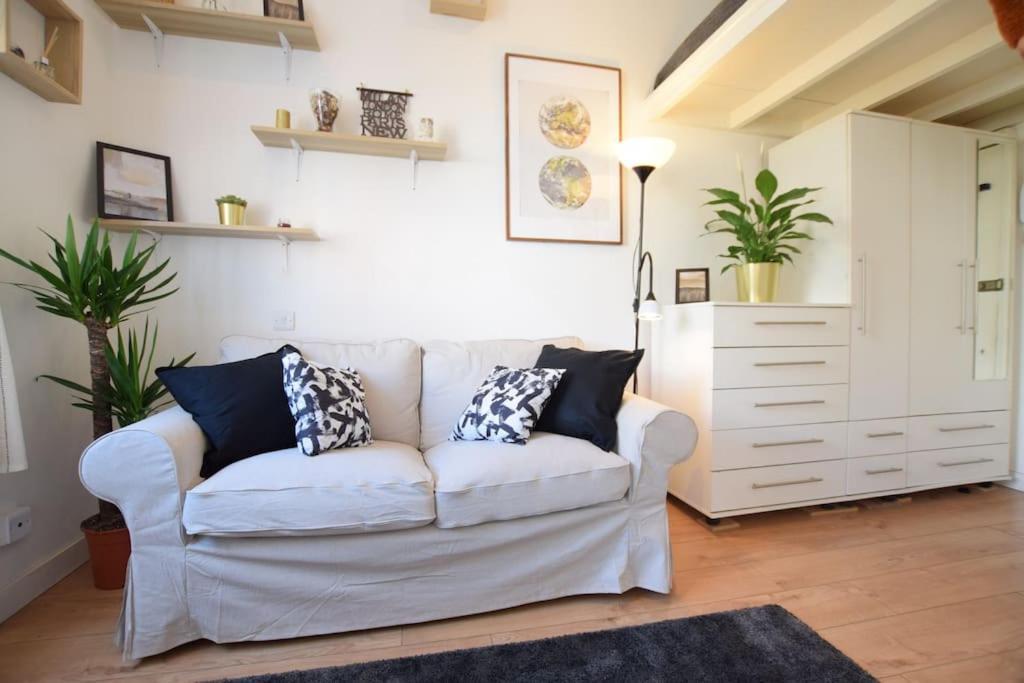 Stylish Studio Camden Apartment