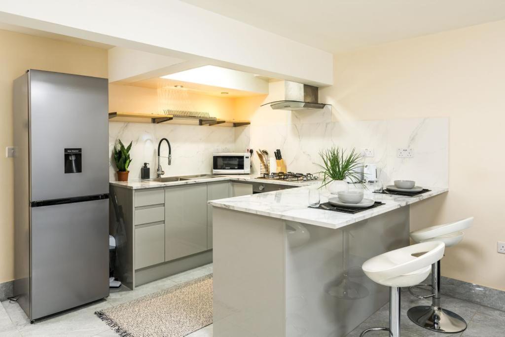 Huge Fully Equipped Studio 1 Min From Tube Station *