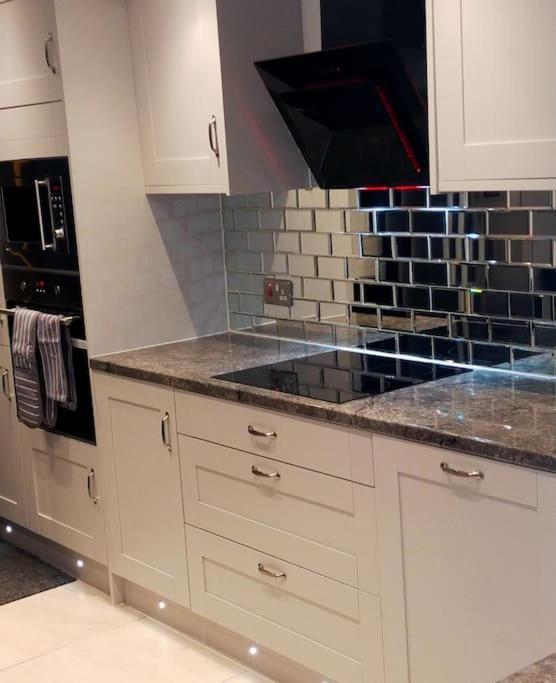 Impeccable 2-bed House Appartement *