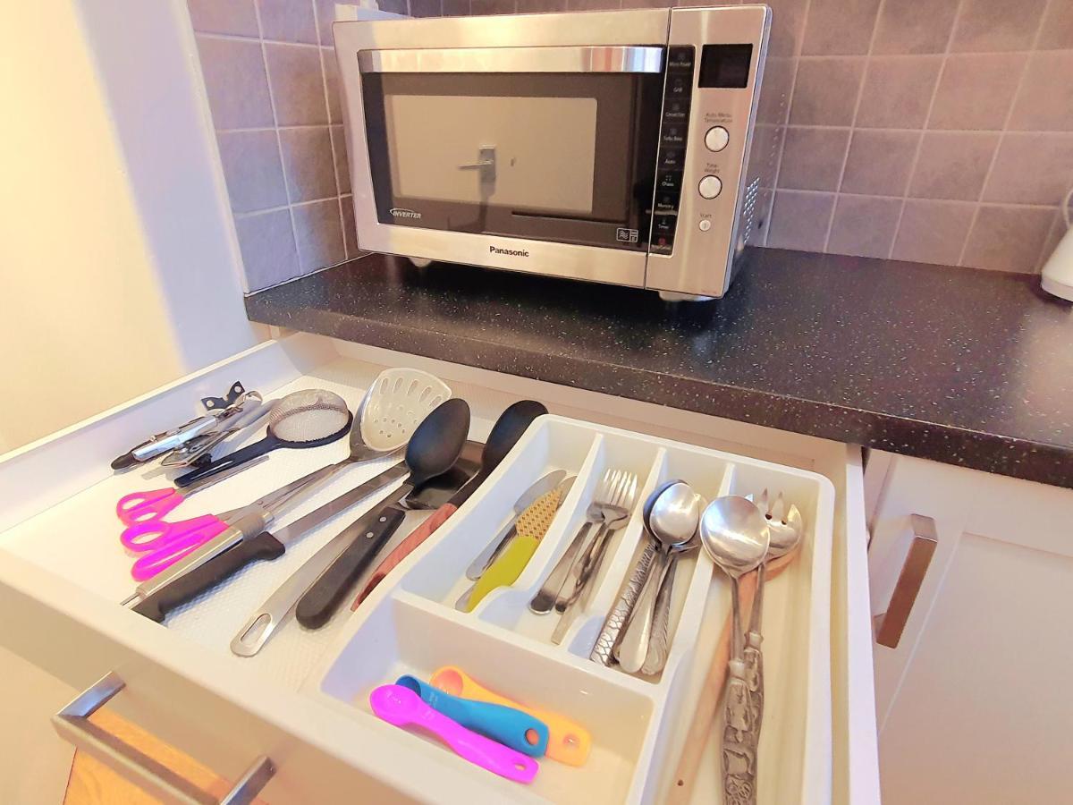 Nearby The Eye & Big Ben, 2 Large Double Bedrooms Gasthof London