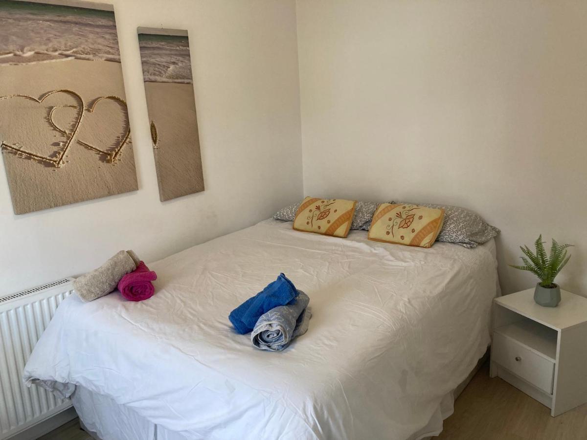 Redecorated Double With Shared Bathroom And Kitchen Pensión Londres