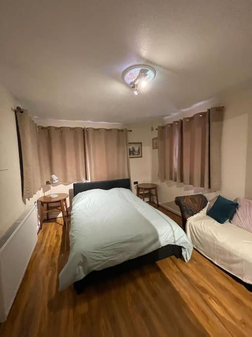 Spacious Bungalow In London, Near Central London, The Excel Centre And The O2, Ideal For Families London