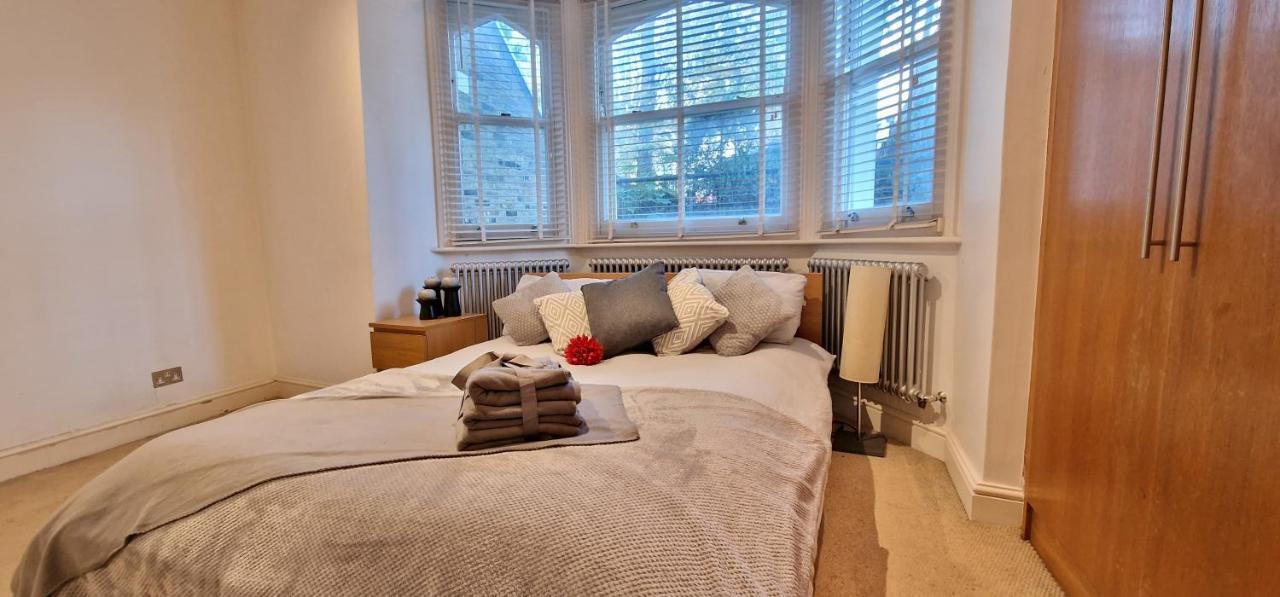 Action Packed Local 3br 1 Mins Walk To Everything Appartement