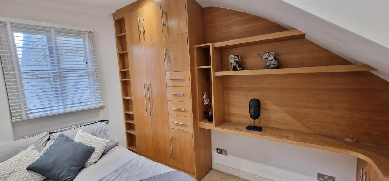 Action Packed Local 3br 1 Mins Walk To Everything Appartement