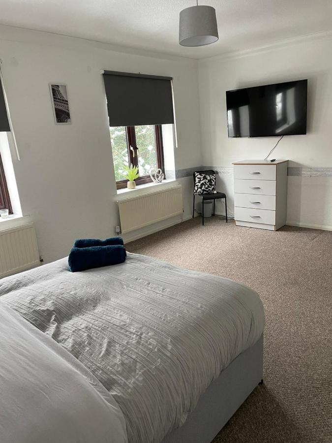 Lovely 4 Bedroom 2 Bathroom