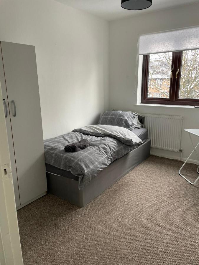Lovely 4 Bedroom 2 Bathroom Apartment *