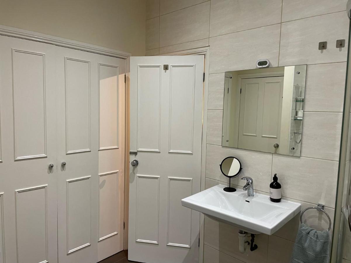 Private King Room With Huge En-Suite In Shared House In Marylebone *
