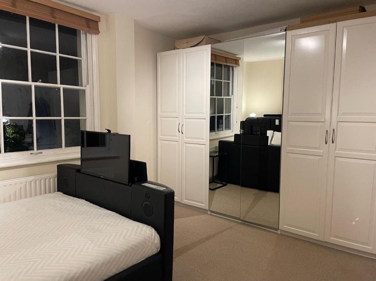 Homestay Private King Room With Huge En-Suite In Shared House In Marylebone