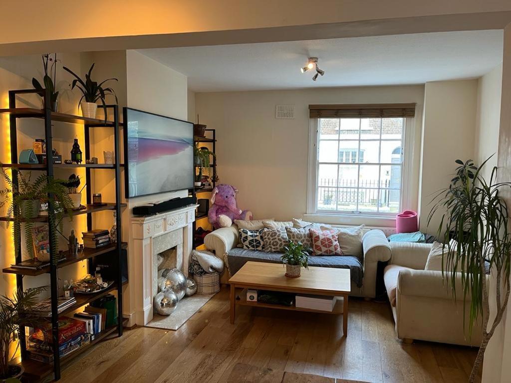 Private King Room With Huge En-Suite In Shared House In Marylebone Homestay *
