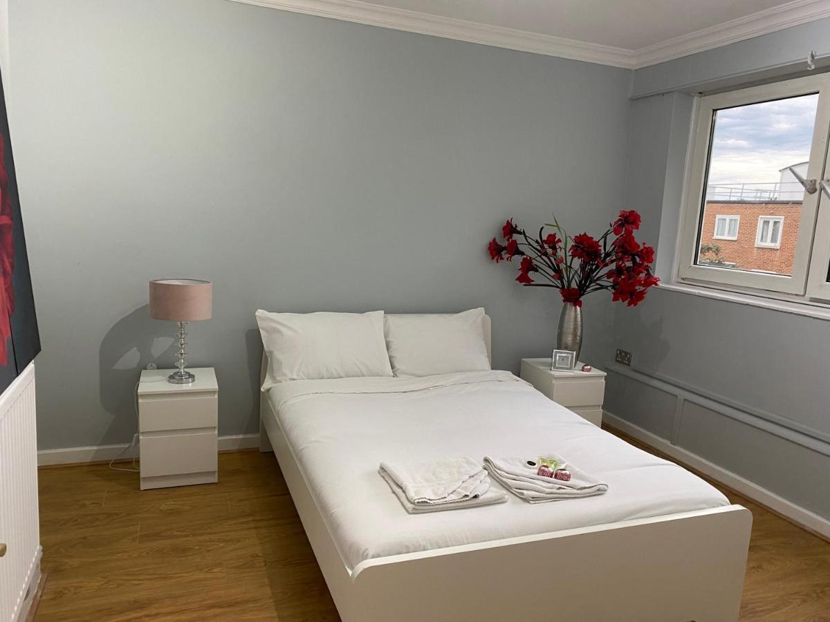 Cosy 3 Bed Flat Ideal For Trips To *
