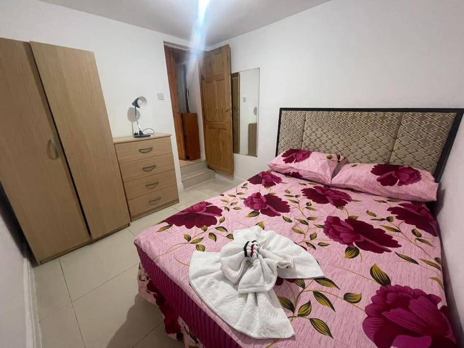 Apartment Private And Quiet One-bedroom Flat Perfect For A Seasonal Getaway!