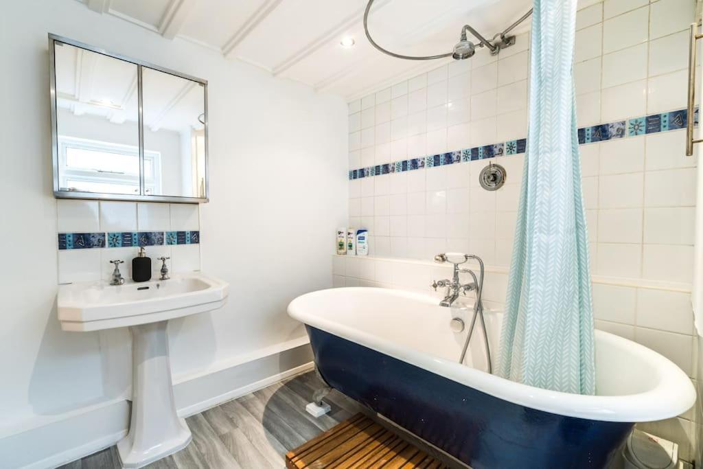 Spacious Beautiful Just-renovated Flat With Patio - Chelsea Apartment