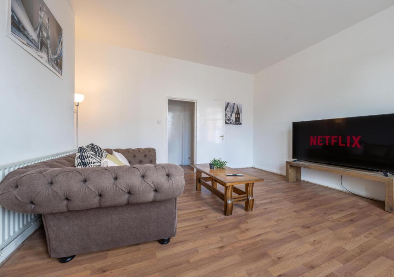 Spacious Cricklewood Sleeps 4 London