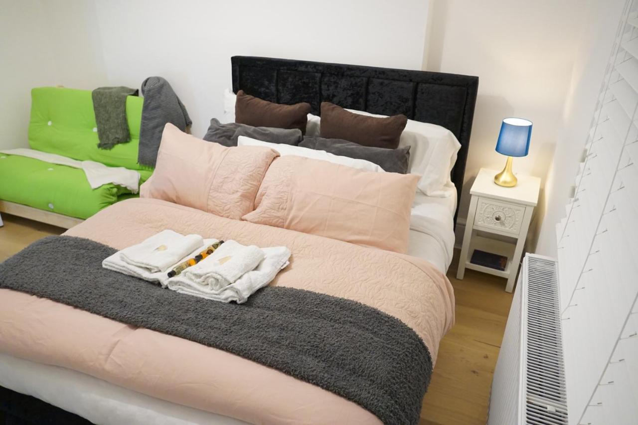 3 Bed 2 Bath * Londen