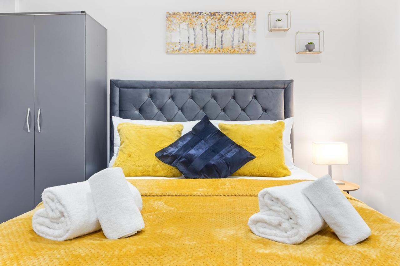 Gasthuis Crystal Palace Suites *