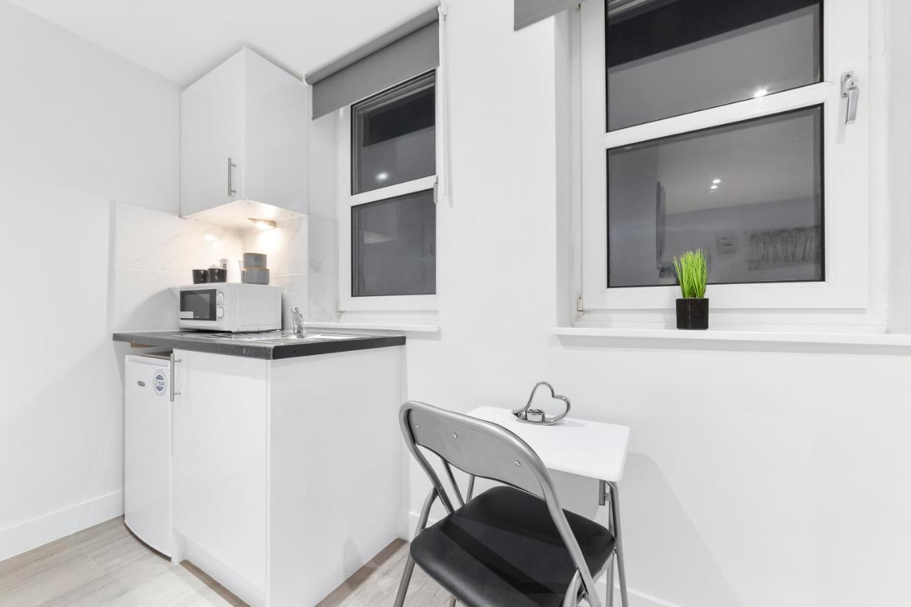 Gasthuis Crystal Palace Suites *