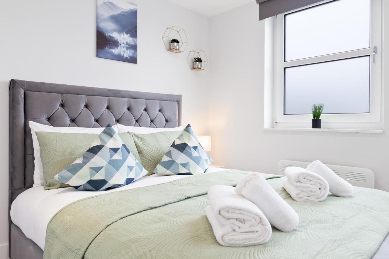 Crystal Palace Suites Guest house