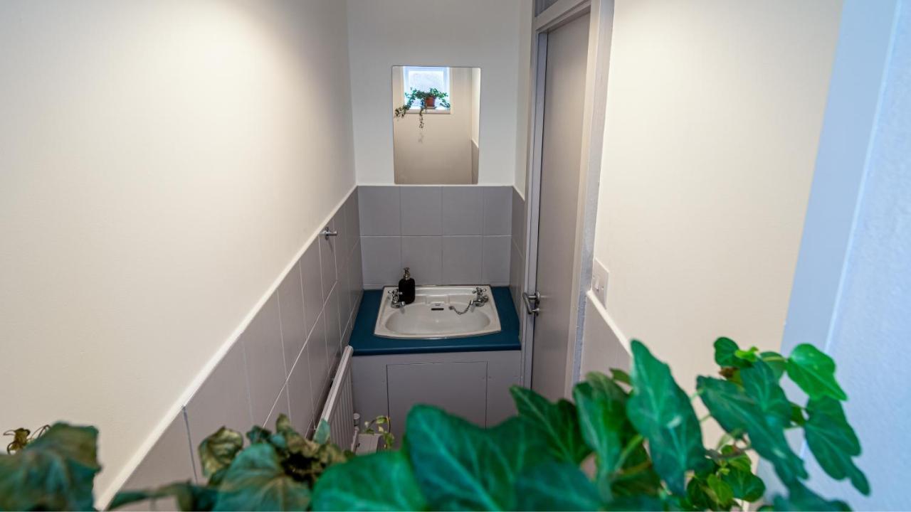 Bridge 3 Bedroom House With Reception Room, Office And Private Garden Сasa de vacaciones *