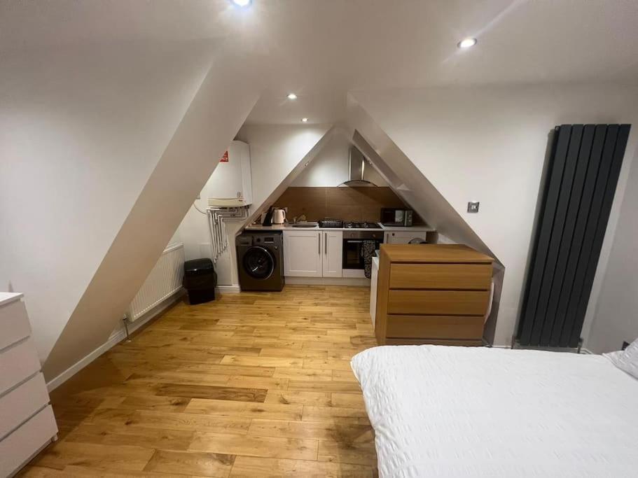 Hampden Rd N8,studio Flat Apartment *