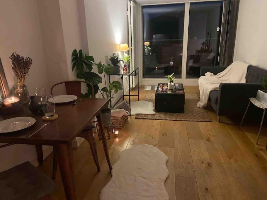 Spitalfields Market Penthouse Flat With Balcony Apartment