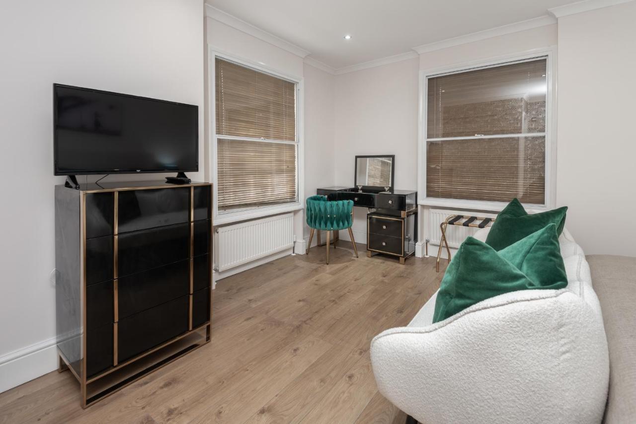 The House - Entire Villa London