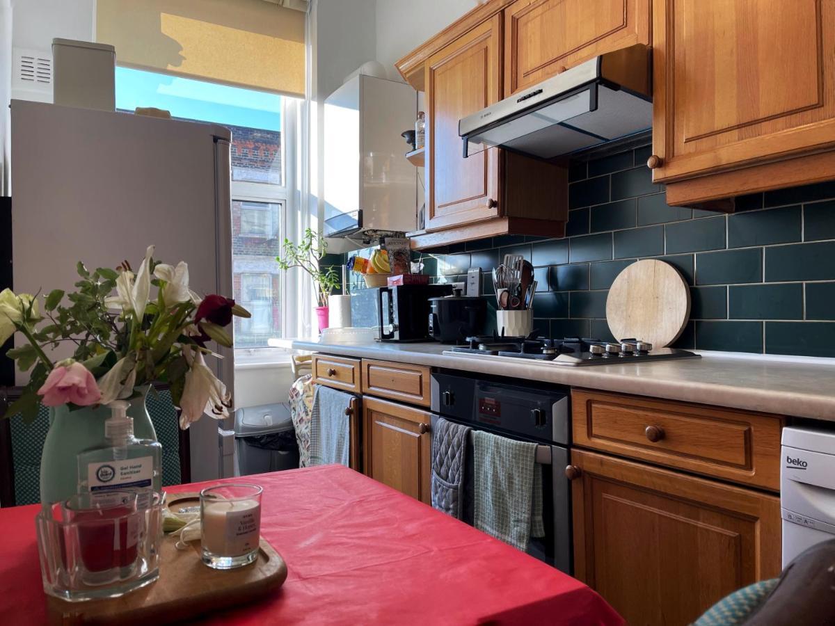 Sarah's Cozy Near Queen's Park
