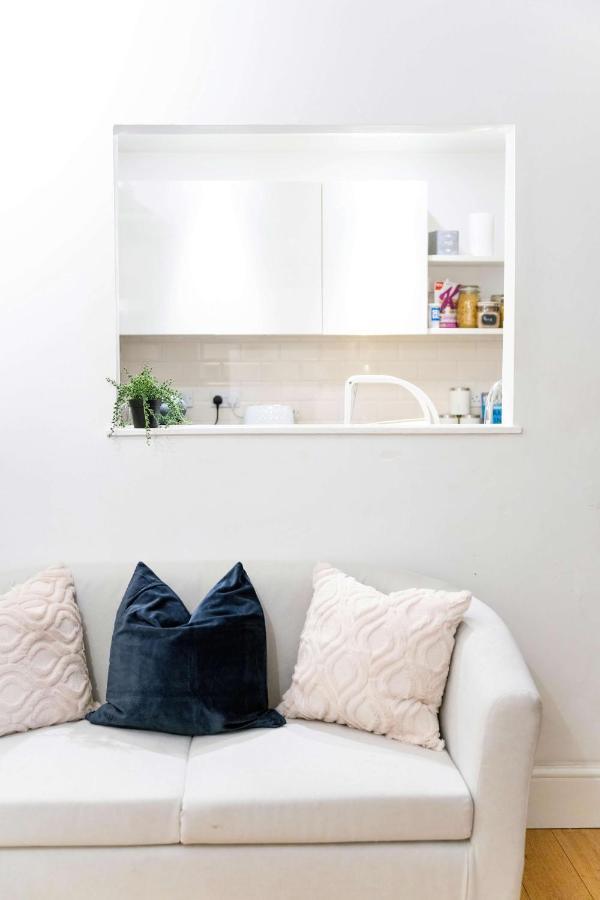 Chic Two Bed Garden Flat London