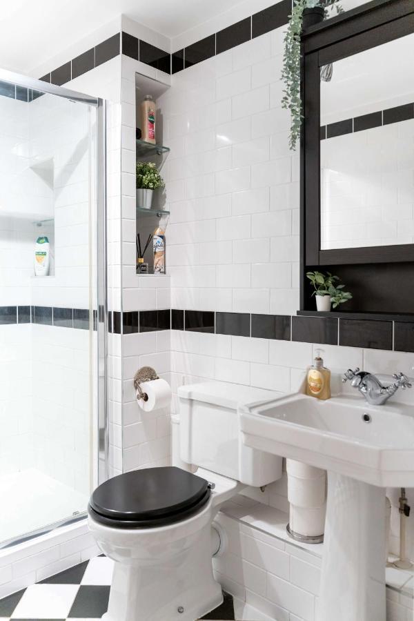 Apartment Chic Two Bed Garden Flat