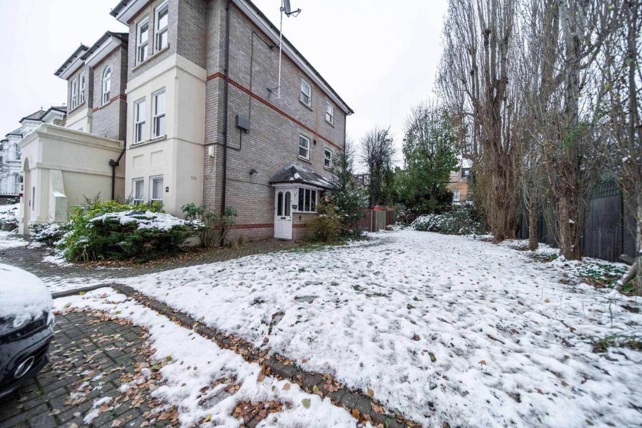 Apartment Chic Two Bed Garden Flat *