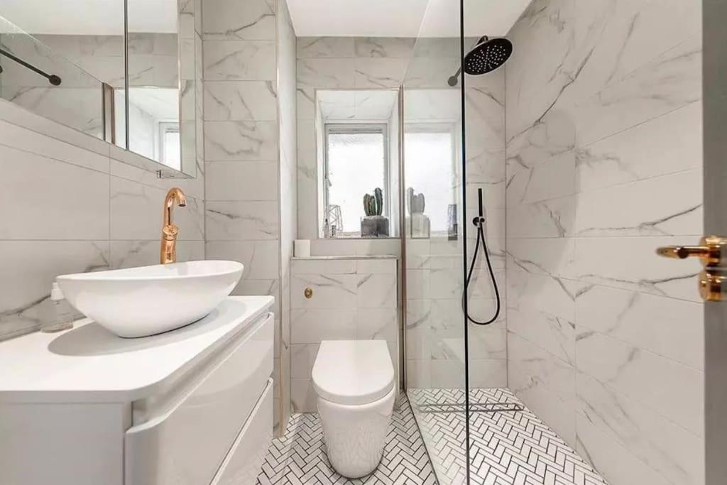 Location In - Kings Road 3-bed With Terrace, Ac & Netflix Apartment *